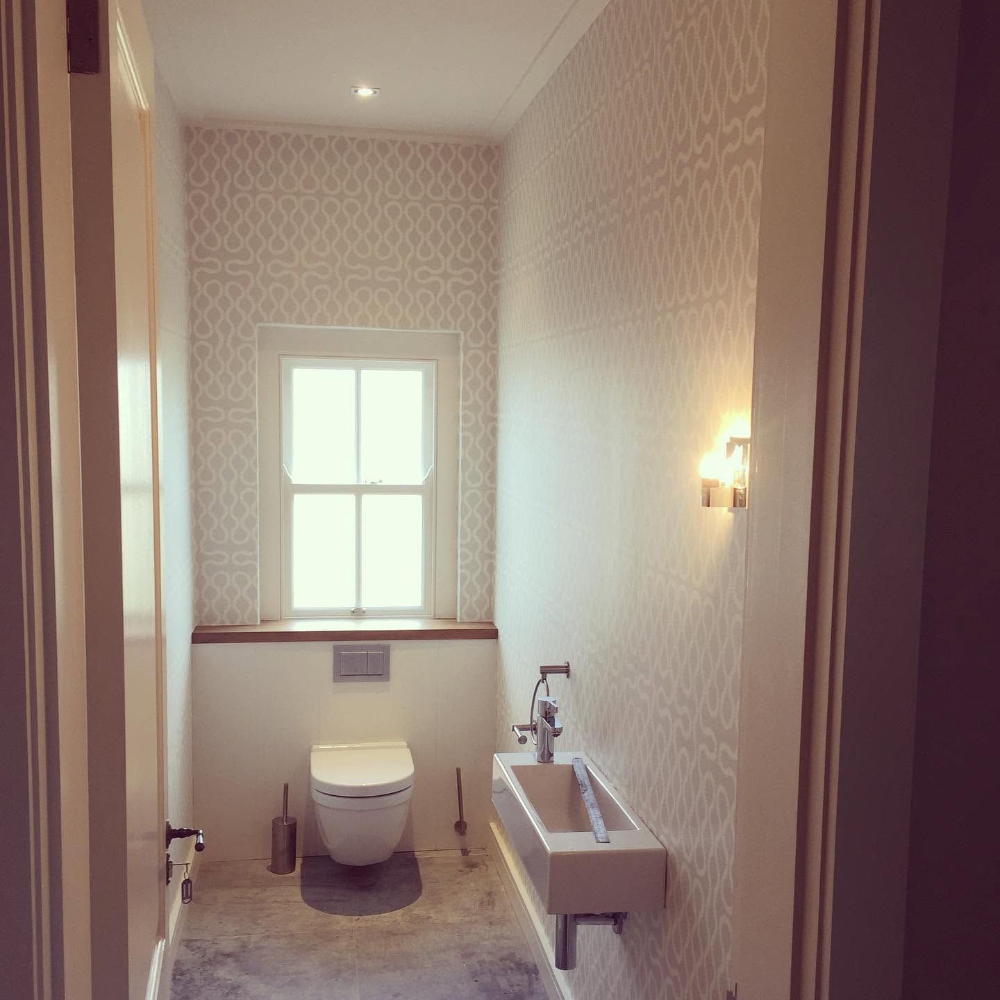 Patterned wallpaper in a small bathroom