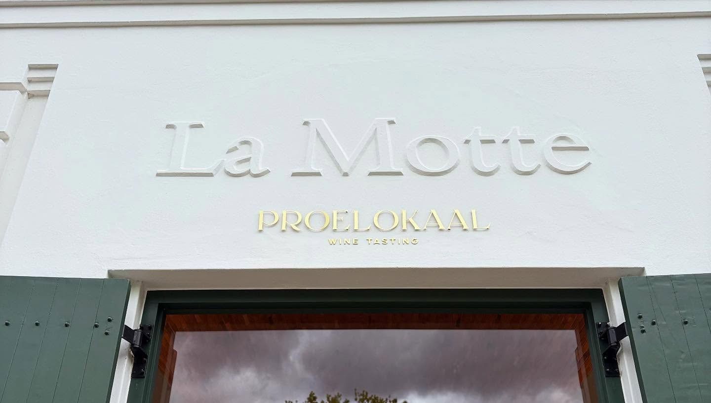 Raised white La Motte and Proeflokaal lettering above the tasting room door